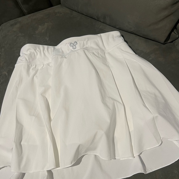 Aritzia TnaMOVE™ Tennis Serve Micro Skirt, White - Picture 7 of 9